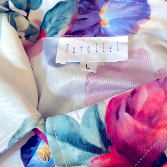 Parallel rayon floral top size L. No evidence this was ever worn! - Picture 3 of 6